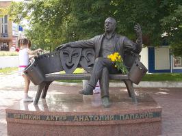 Супер! 
Мой земляк, кстати.
Тоже прошлым летом ездил в родной город - лицезрел этот памятник. Порадовался за земляков.