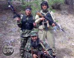 Наверно мода красоваться перед камерой с оружием от них пошли 90 годы Чечня? Ну на последний фотке .........