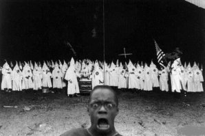 Реакция темнокожего ребенка на белого человека 