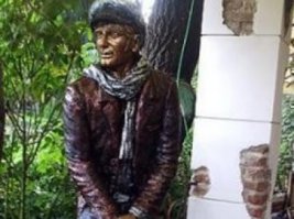 а я считаю главным аферистом человечества вот этого гражданина