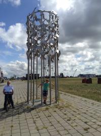 В Севастополе снесли детский памятник, обвинив его в сатанизме