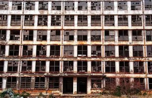 К чему ты подобную дурость сморозил вообще ?? Лишь-бы поныть, что все просрали.  Ты предлагаешь вывозить морально устаревшие танки ? Так это дороже будет, чем современные построить.  .  Пропала необходимость и оставили на местах. И доктрина дальнего востока давно поменялась.  А вот тебе дрочащему на Японию и хорошие руки, очень хорошие ага: