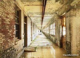 Для прыгающих от восторга тупорылых хохлов и либерасни. Вот вам заброшенная база США, дальше лазить лень. В Японии, Канаде, даже Великобритании такого добра овердохрена, закончилась гонка вооружений, а поддерживать все это в работоспособном состоянии долго и дорого. Нужно обязательно найти какие-нить картинки пострашнее и прыгать от радости, как у других плохо. :) Трындец. Удел небольшого ума.