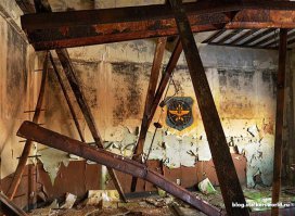 Для прыгающих от восторга тупорылых хохлов и либерасни. Вот вам заброшенная база США, дальше лазить лень. В Японии, Канаде, даже Великобритании такого добра овердохрена, закончилась гонка вооружений, а поддерживать все это в работоспособном состоянии долго и дорого. Нужно обязательно найти какие-нить картинки пострашнее и прыгать от радости, как у других плохо. :) Трындец. Удел небольшого ума.