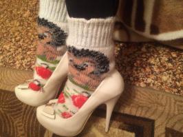 А у нас замечательная погода! Не обгоришь, не облезешь, к расплавленному асфальту не прилипнешь... Единственный минус - босоножки на шерстяной носок не лезут!