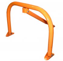 Пересказываю историю. Зная рассказчика - доверять можно.
Один из культурных дворов нашего города благоустроили - детская площадка, газоны, расширили асфальт под парковку и пр.
Естественно одному из дворовых аборигенов такой внимательный подход к его, аборигенскому быту понравился и решил он закрепить СВОЁ место под автомобиль такой конструкцией (на фото).
На следующее утро рядом с конструкцией стояла картонка с надписью "Убери сам, не позорься!".
А так, как двор интеллигентный, позориться бычара не стал и железки той тоже не стало.