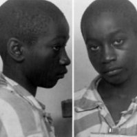 14-летний Джордж Стинни был приговорен к смертной казни в 1944 году. Суд над ним длился всего 1 день. Казнили подростка на электрическом стуле через 83 дня после вынесения приговора. Стинни оказался самым молодым преступником в США в ХХ веке, который был казнен. Оправдан в январе 2014 года посмертно!