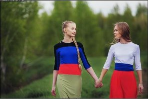 Хотелось бы видеть блондинку в украинских цветах