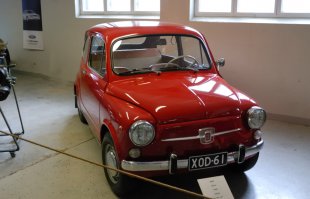 Фиат 600,а если бы развал колёс как у жужика,копия ЗАЗ 968(горбатый).:)