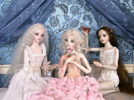 Марина Бычкова кстати делает запредельно крутых кукол.