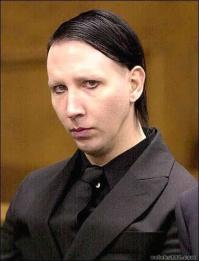 Епать,да даже Мэрилин Мэнсон без макияжа лучше выглядит))))