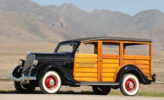 лолита с гумбертом рассекали на похожей машине, я помню в кино видел