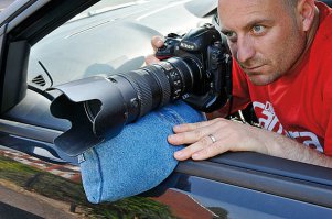 Может помочь только при большом бодуне.Именно это полотенце и создаст легкую вибрацию при спуске затвора.