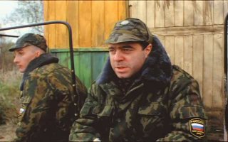 Ефрейтор Галагура и каптёр Гера Либерман смотрят на этих пиндоссов, как на говно....
