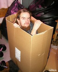 Нассал кому-то в тапки и спрятался от наказания...