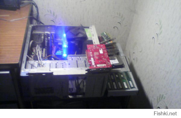 Нормальные посоны и щяс комп себе сами собирают. Руками! Моноблочное не разборное "Г" для з.адротов))) 
Вот мой комп: