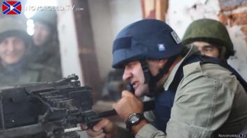 Интересно, на этих артистов могла фашистско - бендеровская сволочь в суд подать или уголовное дело завести, за появление на фронте с оружием?