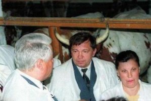 Ельцын что ли спиной?