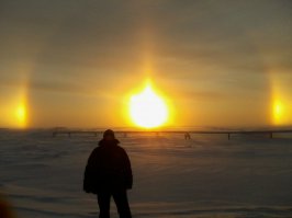 Кша вышыватник с Русского сайта дальше прыгать Тоже по работе бывал в тех краях со временем привыкаешь к морозам и буранам снежным Но северное сияние и радуга незабываемы