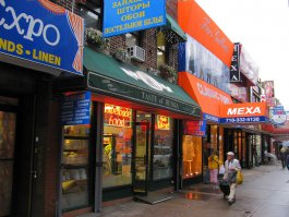 Ну конечно и в штатах в чайнатауне все вывески на инглиш и на брайтоне государство защищает гос.язык У них там от безработицы смотрю крышняк то рвет не по детски Страна дебилов обосранных