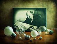 А как же Ленин и его "Лампочка Ильича"?