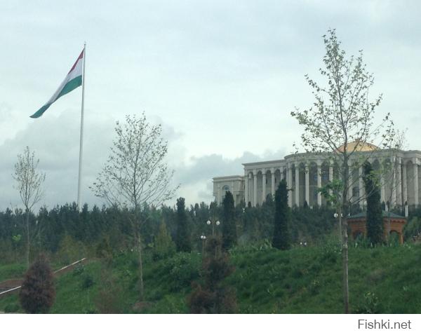 Тоже Душанбе, дворец президента Эмоммали Рахмона , если я ничего не путаю...давно был