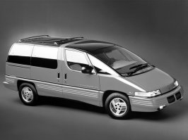 Эта машина разрабатывалась уже в рамках "сотрудничества" с Рено.
Не многие знают что несколько более ранних прототипов АЗЛК всё таки дошли до конвеера.
АЗЛК 2143 Яуза,конечно очень сильно упрощённый стал ВАЗ 2110.
Первые макеты 2139 попались на глаза представителям делегации Форда и спустя год,если верить записям в архивных документах завода,которые я читал лично,у Форда появилась модель Аэростар.В последствии 2139 был прилизан по моде тех лет под Понтиак и стал называться Арбат.