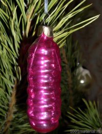 многие из этих игрушек и сейчас на нашей ёлке висят,кстати и самой ёлке уже 36 лет:)Например вот такие: