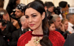 Извиняюсь, но по моему ей здесь, тоже самое место ! Очаровательная актриса!!!