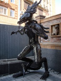 А вот из Владивостока вам 2 памятника! Первый это чужой, а второй прям в центре об него можно споткнуться!