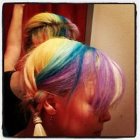 мелками такого не добьешься.
намоем фото результат окраски мелками на высветленные волосы
еле избавилась потом, теперь мелки пылятся в коробке