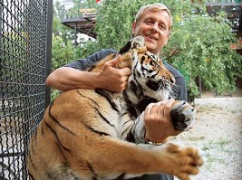 Олег Зубков. Основатель ялтинского зоопарка, а также единственного в Европе парка львов "Тайган" в Крыму. Олег разводит амурских тигров, белых тигров, африканских львов, есть белые львы. Каждого львенка или тигренка выносил "на руках". Кроме того, большущая коллекция самых разных животных. Все животные содержатся не в клетках, а прктически на воле. Сейчас испытывает очень большие трудности с содержанием хищников. Ведь только для "Тайгана" нужно около 3-х тонн мяса в неделю (всетаки пятьдесят львов). Причем, мясо-то нужно не вырезка, а 3-4 категории. К сожалению поставки из Украины практически невозможны по причине той-же "категории". Из России везти очень дорого. Но, здесь не Дания, никто животных умерщвлять не будет, вроде ведутся переговоры с зоопарками других стран об отправке зверей, но, "санкции". Мы ж в Крыму, на "временно оккупированной территории". Так что зачем умиляться экзотической "заграницей", лучше помочь уникальному парку у себя, в России.