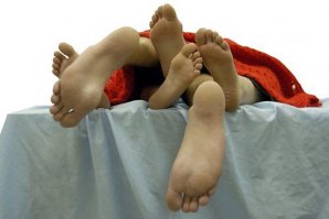 О чем говорят ночные позы во время сна (10 фото)