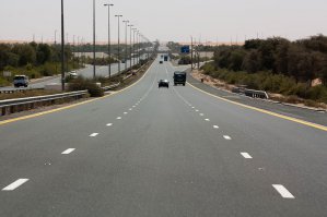 "Думаете в России плохие дороги? Сравните с Нью-Йорком и подумайте еще раз." А какого х.е.р.а. я должен сравнивать с Ньйорком. Я живу в РФ и меня интересует почему здесь плохие/отвратительные дороги а не где то на американщине! Почему бы мне не сравнить наши дороги с дорогами в ОАЭ???