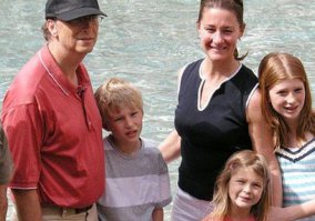 Рейчел Ли Кук его дочь?!
На буржуйском сайте кто-то пустил дезу, а вы ведетесь. В Сети ни одной фотки этой красотки с Биллом Гейтсом рядом, так что деза.
Вот дочь с отцом.