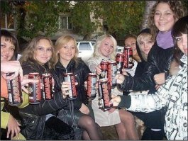 Вы правы, помогать надо и нужно! Но вот есть одно но... Мне вот лично не жалко, но почему если кто-то ведет себя вот так, то мы должны помогать им? Я считаю таким нельзя давать детей, просто напросто лишать родительских прав, а ребенка отдавать достойным родителям... Ведь после таких фото невольно начинаешь задумываться, а откуда у малыша ДЦП... И да, автор, дай координаты.