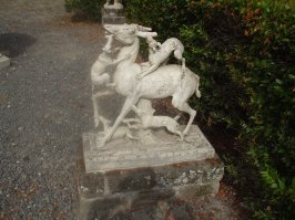 Фотки сделаны мной в Помпеи и Эрколано. И кто-то постоянно смотрит, чтобы туристы руками не трогали ничего.