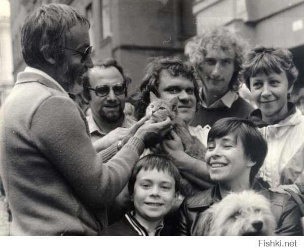 В эпизодических ролях в фильме сыграли известный клоун Куклачев, Наталья Ветлицкая (снялась в роли с кошкой) и Владимир Пресняков-младший.