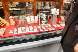 И ассортимент в магазинах странный какой-то. :)