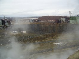 а эти фотки спустя 20-30 минут после провала,я рядом был на территории ТЭЦ, собственно с крыши и фоткал... а потом была эвакуация, но это совсем другая история. Кстати, данная ТЭЦ до сих пор работает.