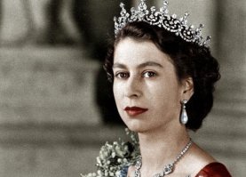 Я знаю, что уже писали ниже, но повторю, нет сил удержаться. 
Королева Ирана и. Египта - великолепная, красивейшая женщина. 
Но еще скажу немножко в защиту пожилых, они ведь тоже в молодости все были и симпатичными, и красивыми, и милыми!