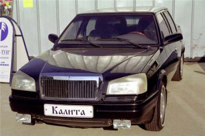 а помните в 90-х вроде,всяких депутатов хотели пересадить на космичи!
  1997 год. Январь, Возрождение завода после более чем годового простоя. 
Апрель Освоен выпуск новой модели "Юрий Долгорукий" с двигателями ВАЗ и Рено.
Июнь Начало выпуска модели "Князь Владимир" с
двигателем Рено. Август Модельный ряд пополнил автомобиль новой модели "Калита" с двигателем Рено.
Ноябрь Разработана полноприводная модель автомобиля "Калита".
Декабрь С конвейера ОАО "Москвич" сошел 5-и миллионный автомобиль "Князь Владимир".Автомобиль являлся модификацией созданной под нужды Правительства Москвы. Также как и укороченный Дуэт (также существовал ещё и Дуэт-2, созданный на базе модели «Князь Владимир»), изготавливался штучно, так как массового спроса не имел.