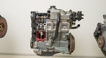 зачем эти моторы в музее?если они до сих пор устанавливаются в калины и приоры!