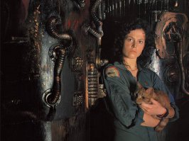 Сигурни Уивер