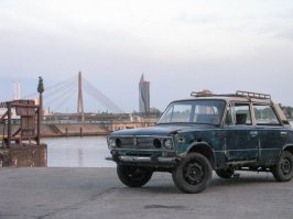 ха,всего лишь порше.у нас поцик давно уже жигу на педалях замутил