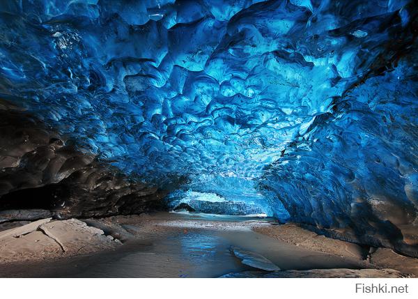 Ледяная пещера в Скафтафетль, Исландия.