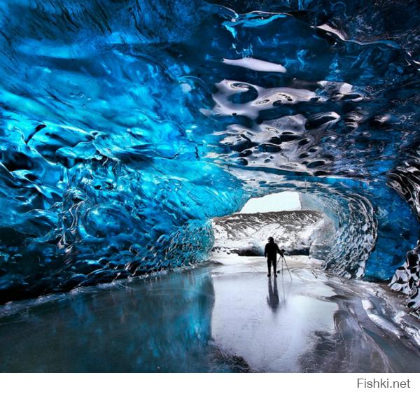 Ледяная пещера в Скафтафетль, Исландия.