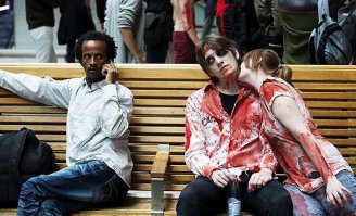 -Дедушка,забери меня обратно в Африку.Они тут тоже людей жрут...