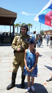 Мои личные поздравления с великой победой над коричневой чумой . Я присоеденяюсь ко всему сказанному ранее . Хочу поздравить всех бабушек и дедушек  с этим великим днём . Наша семье шлёт из Израиля горячий привет и салютует этим великим героям тех дней - Славным воинам отстоявшим для наших детей этот шарик под названием Земля .
СПАСИБО !!!
Мы вчера на празднике !!! 
Конечно не Москва , но НИ ЧТО НЕ ЗАБЫТО , НИ КТО НЕ ЗАБЫТ !!!
П.С. Цветы которые мы принесли на праздник к сожалению не нашли адресата . Была выставка агит. плокатов времён Великой Отечественной . Там был среди прочих такой плокат - стоит красавец солдат в гимнастёрке и пилотке на бекрень , внизу написанно Слава Советскому Солдату . Так вот эти цветы я подарил этому плакату . Не пришёл ни один ветеран на праздник . Очень горько осознавать , что эта великая эпоха уходит в вечность и остаётся лишь в памяти и сердце . 
С ПРАЗДНИКОМ ВЕЛИКОЙ ПОБЕДЫ !!!