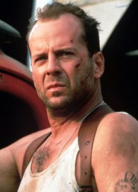 Классный актер!!! Особенно он мне понравился вот в этих ролях))))наверняка узнаёте!